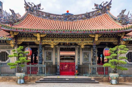 全台最靈驗月老廟推薦：台北：艋舺龍山寺。（圖／取自台北旅遊網）