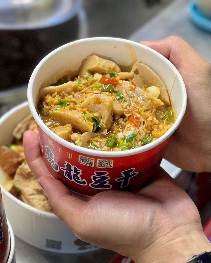 彰化精誠夜市必吃美食：灶腳蒜香烏龍豆干（圖／取自IG@raycen_daily ）