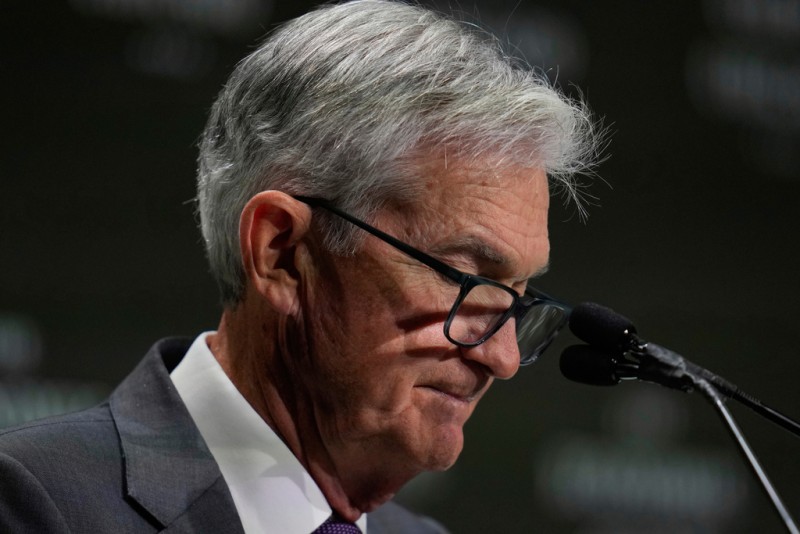 2025年4月16日。聯準會主席鮑爾（Jerome Powell）在芝加哥經濟俱樂部舉辦的活動中發言。（AP）