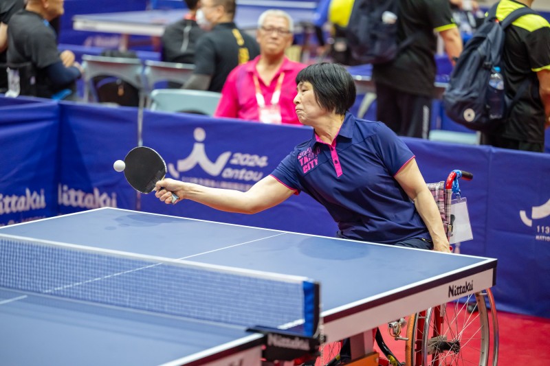 臺灣最強桌球阿嬤「盧碧春」披戰袍挑戰世壯運目標拿金牌（圖/新北市政府體育局提供）