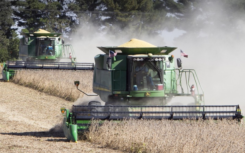 A farmer harvesting soybeans in Nebraska, United States, on October 6, 2010. (AP)