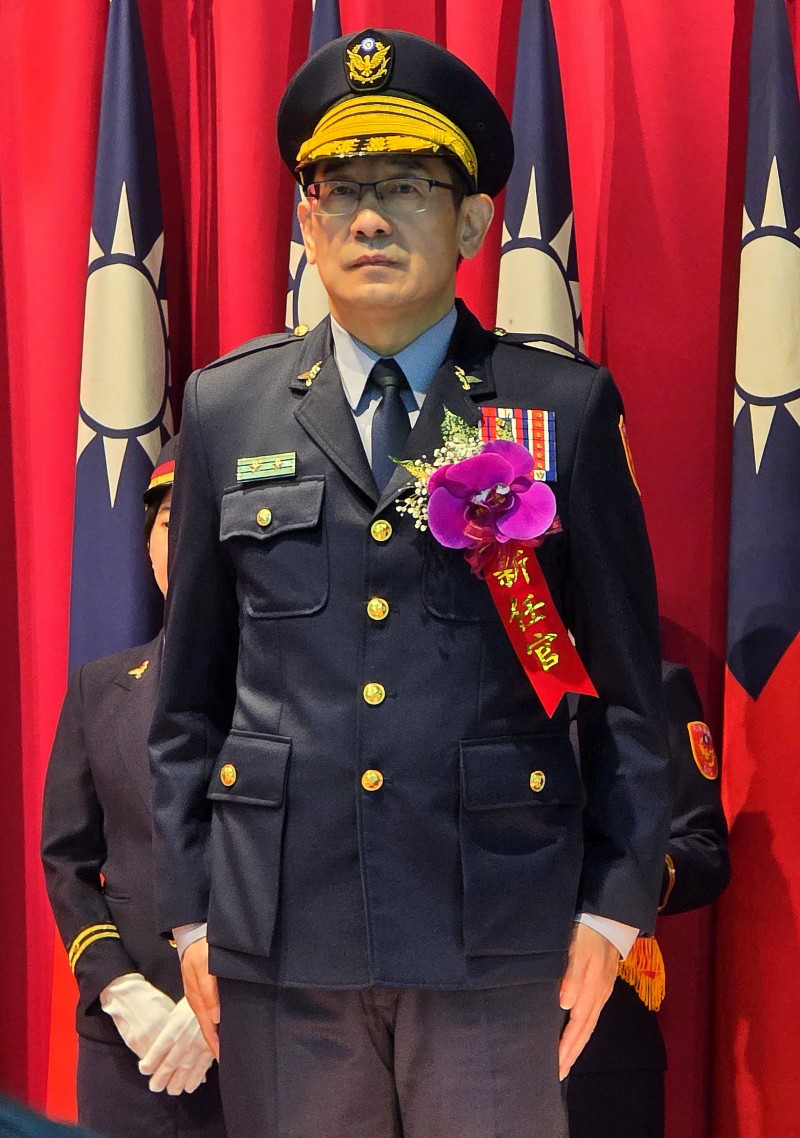 邱紹洲正式升任刑事警察局長，就任儀式完成後站上定位，宣告刑事局權力核心完成調整，全國偵防工作進入新節奏。(照片/蔡上機提供 鄧亦涵翻拍)