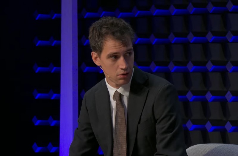 ミストラルの共同創業者兼CEOであるアーサー・メンシュ氏。（YouTube動画より）