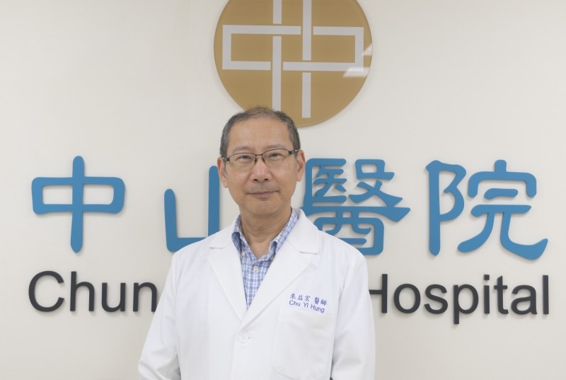 台湾コミュニティ病院協会の理事長・朱益宏氏は、「法律によって特定の職業の賃金水準を規定するなど前代未聞だ」と指摘した。（朱益宏氏提供）