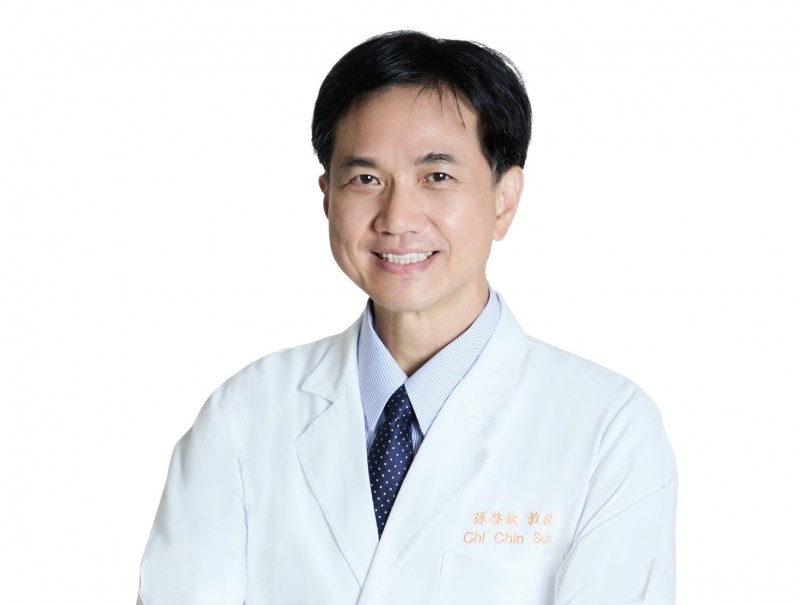 基隆長庚醫院副院長孫啟欽表示，人工智慧與機器人技術將逐步整合眼科檢查、手術規劃與臨床決策，推動眼科醫療邁向智慧化與精準化。（圖/孫啟欽醫師提供)