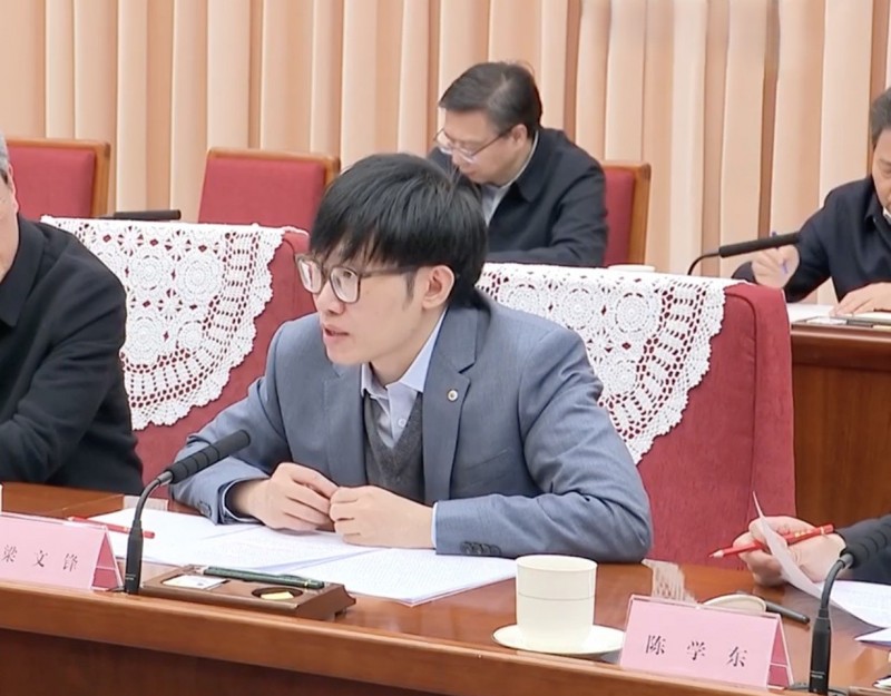 中国AI企業「DeepSeek」創業者の梁文鋒氏。（CCTVニュースより）