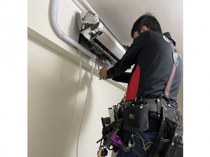  冷氣空調安裝維護。（取自臉書粉專冠翔空調工程行）